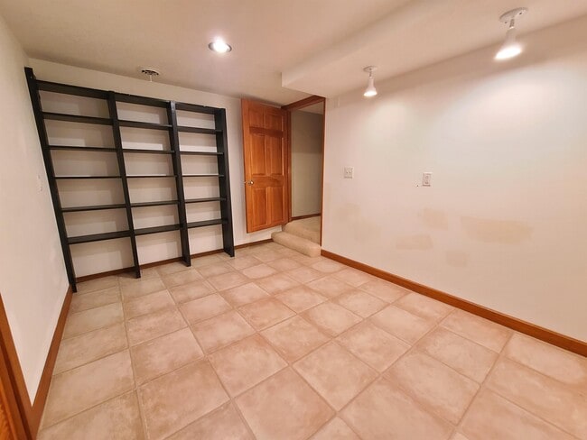 Building Photo - 1103 1st St NW