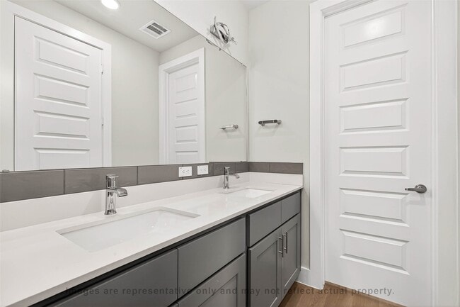 Building Photo - 10719 Mason Rd