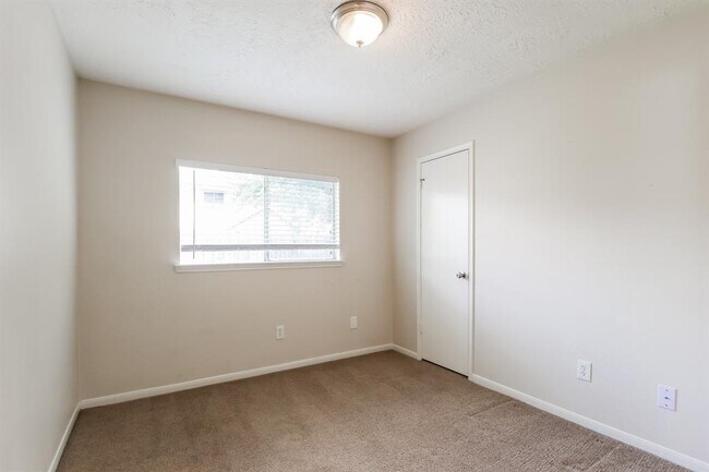 Building Photo - 10538 Waving Fields Dr