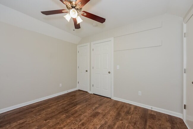 Building Photo - 145 Summerlake Pl