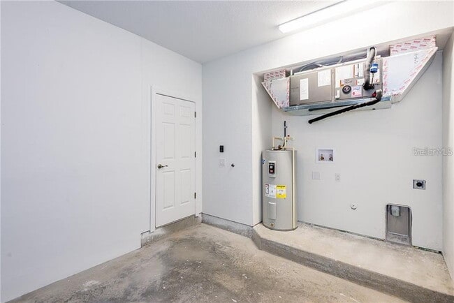 Building Photo - "Charming 2-Bed, 2-Bath with Granite Finishes in Burnt Store Isles!"