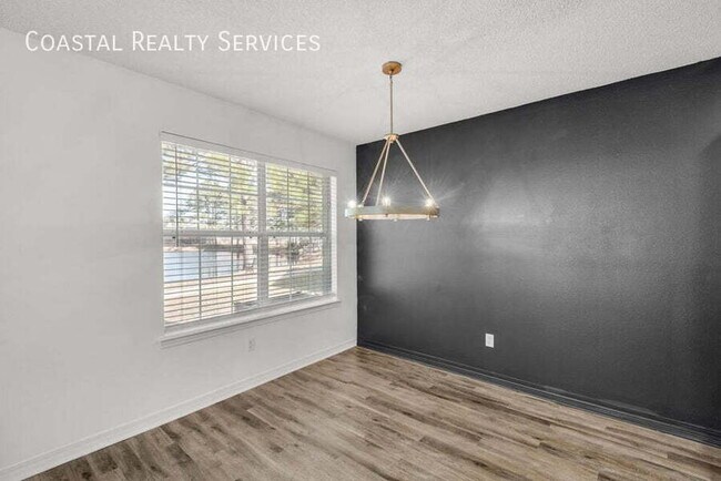 Building Photo - 9756 Seafarers Way-