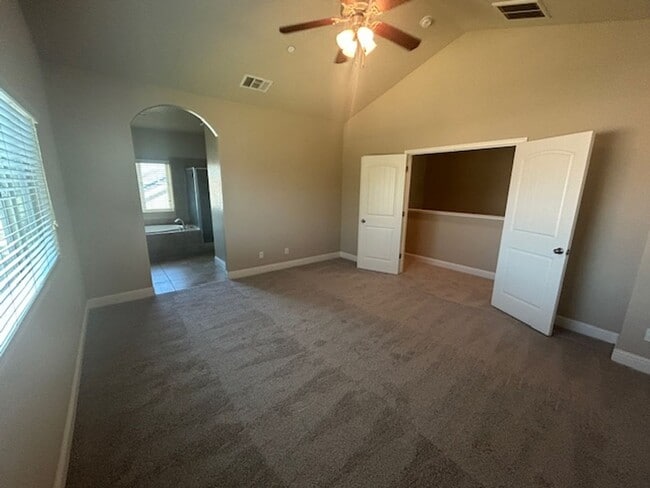 Building Photo - 4 bedroom 2 bathroom in NW Visalia coming soon!!!