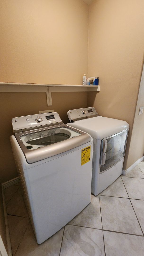 Building Photo - 3 Bedroom Home in Dobson Place Community N...
