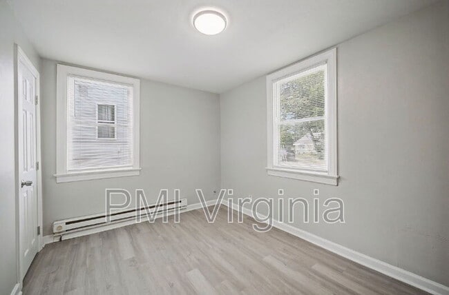 Building Photo - 3407 Essex Cir