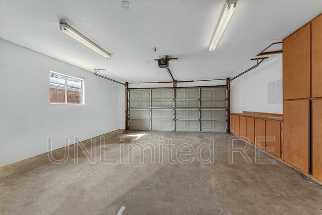 Building Photo - 2810 N Roberta Dr