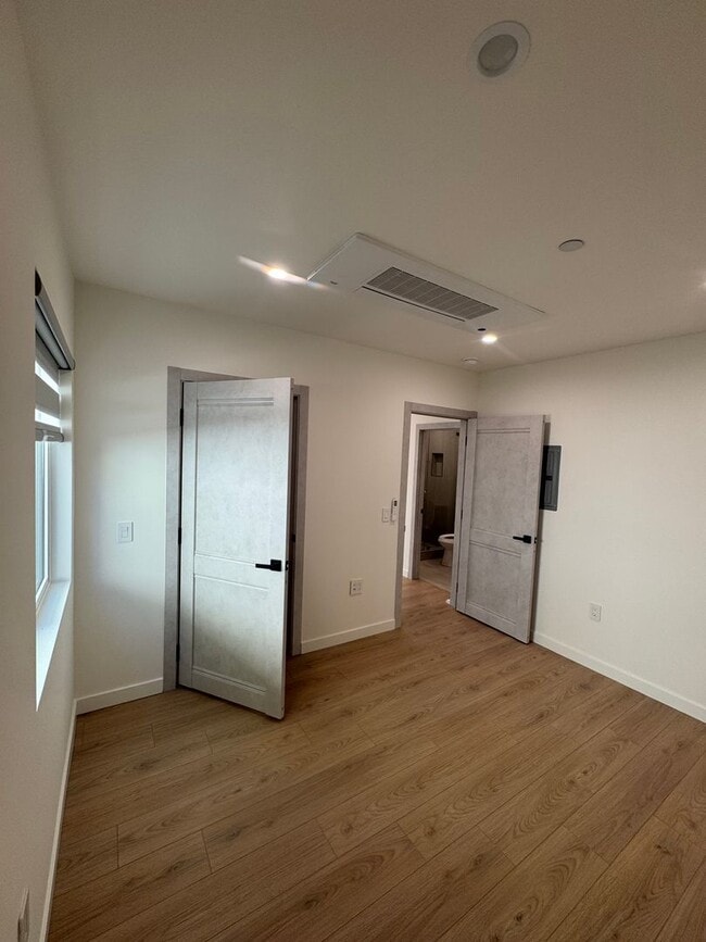 Building Photo - Newly Built Attached ADU in Prime Glenoaks...