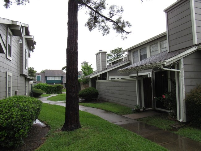 Building Photo - 12109 Sandpiper Dr