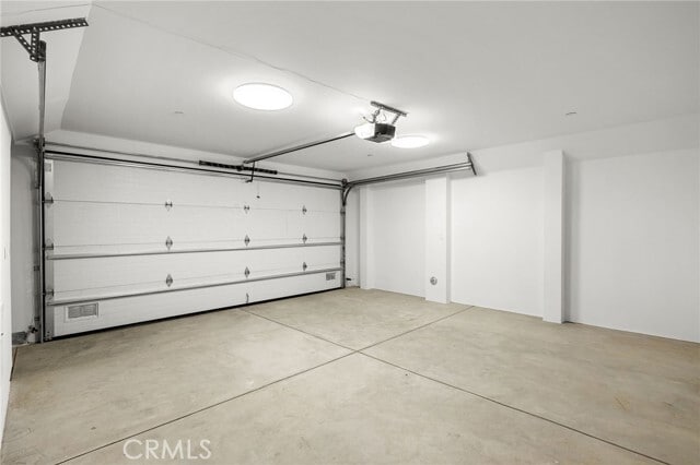 Building Photo - 953 Everett St