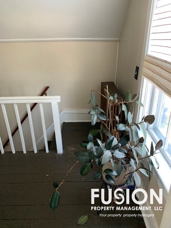 Building Photo - Adorable 2 bedroom home in Winooski with large backyard!