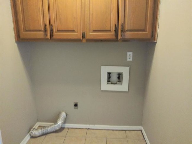 Building Photo - Lovely Duplex in Moore, OK