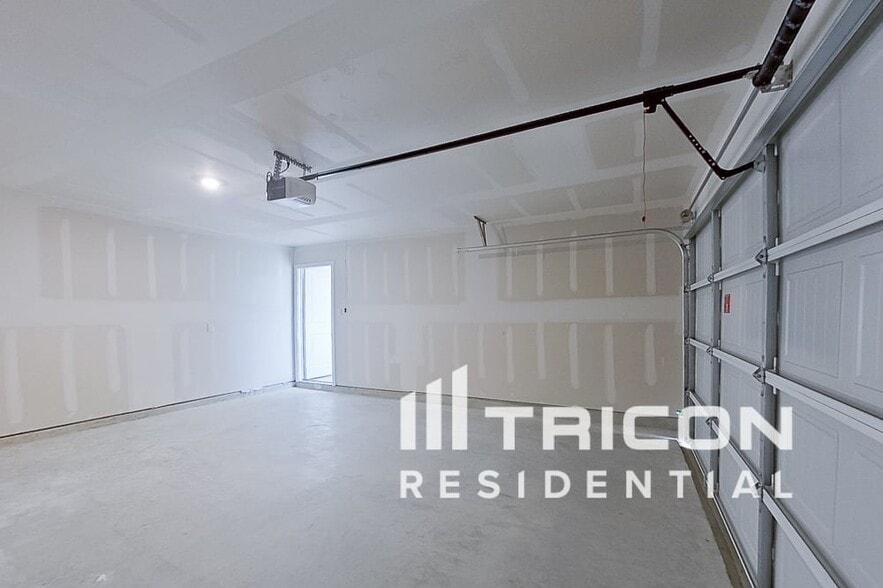 Building Photo - 907 Ponderosa Ln