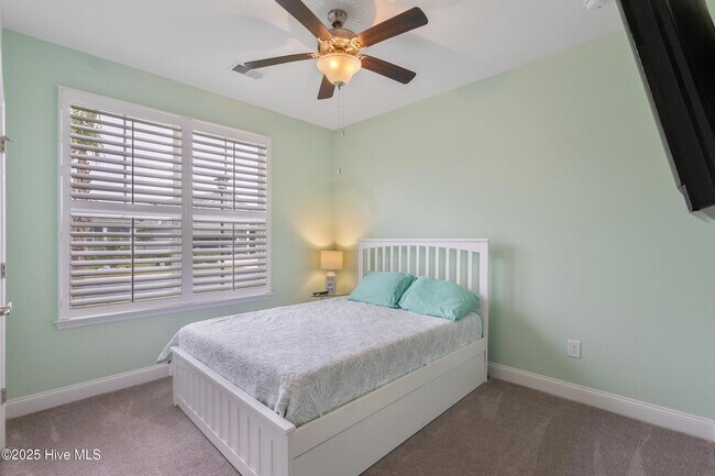 Building Photo - 614 Silos Wy