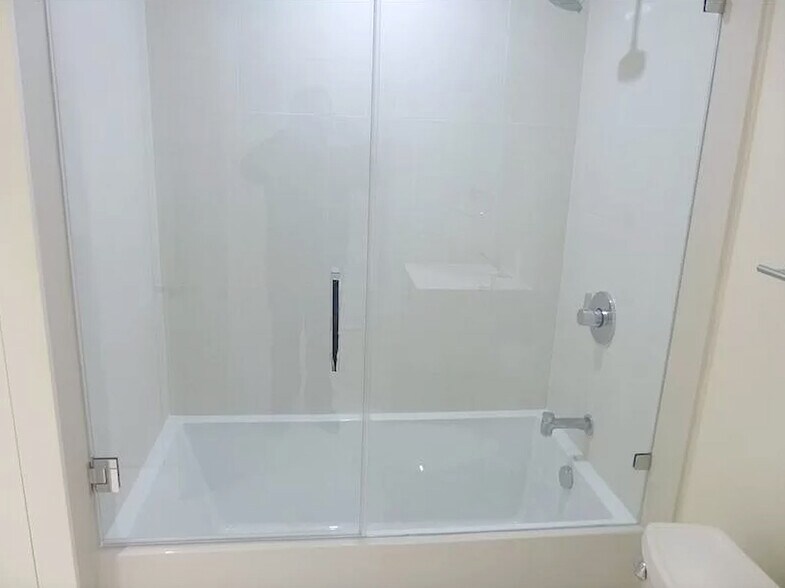 Building Photo - 520 Brickell Key Dr