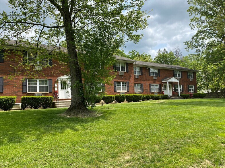 Building Photo - 5 Wildwood Dr