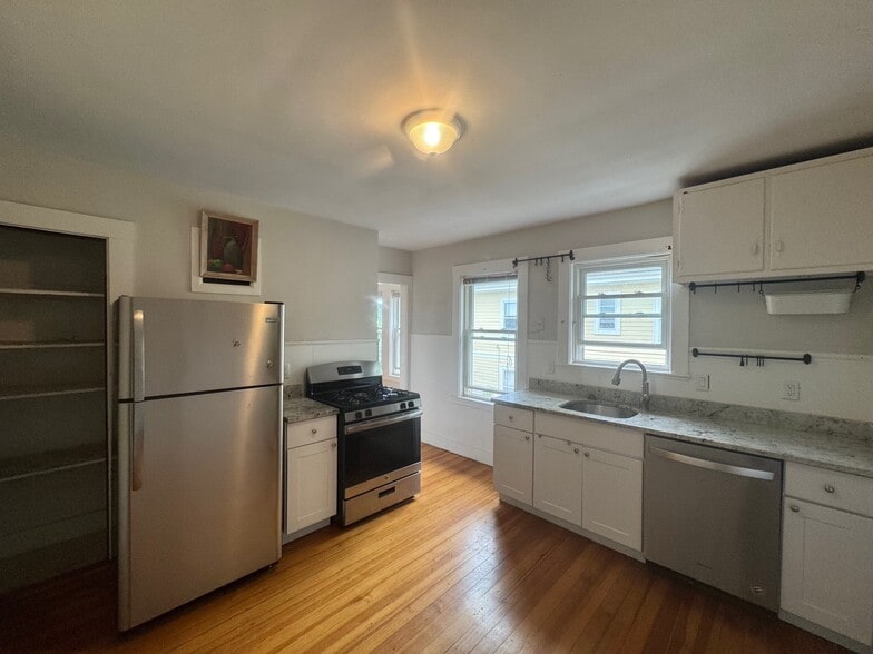 Building Photo - 48 Standish St