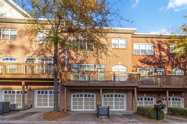 Building Photo - 5460 Glenridge View NE