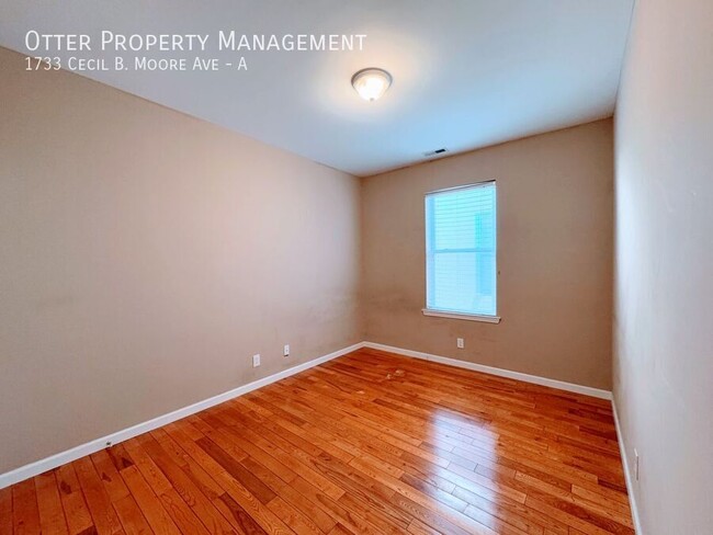 Building Photo - Spacious 3B/2.5BA with Modern Comforts – C...