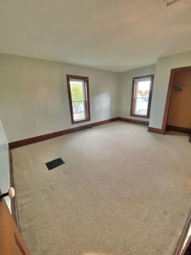 Building Photo - very nice 3 bedrooms house in a small town