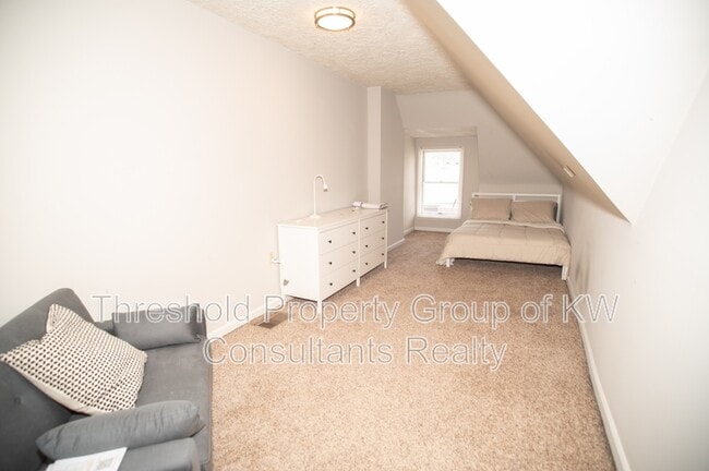 Building Photo - 1355-1357 Dennison Ave