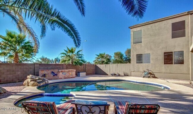 Building Photo - 2021 E Desert Inn Dr