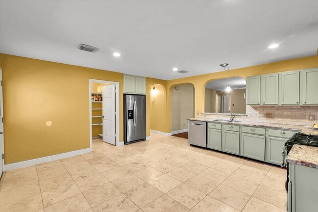 Building Photo - 914 Ivycroft Ln