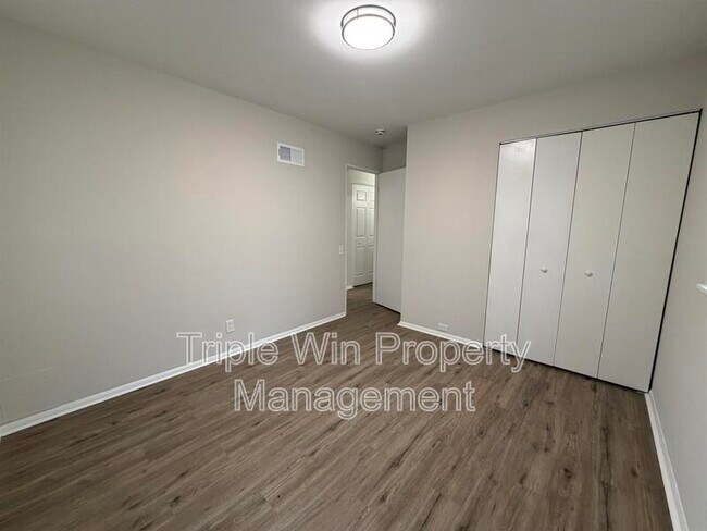 Building Photo - 10805 Landseer Dr