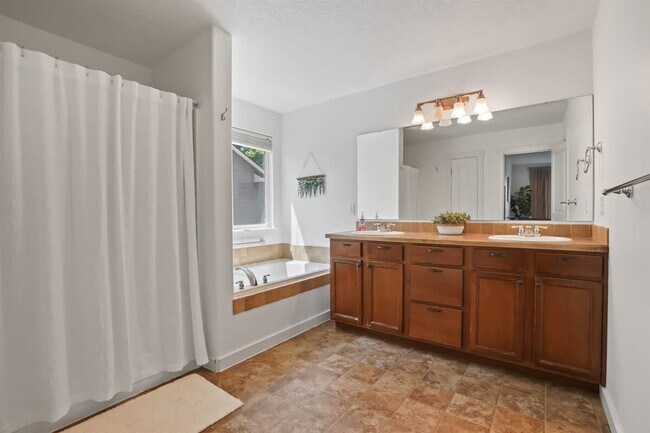 Building Photo - 11230 Silver River Loop