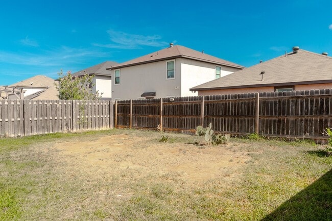 Building Photo - 6010 Leopoldo Dr