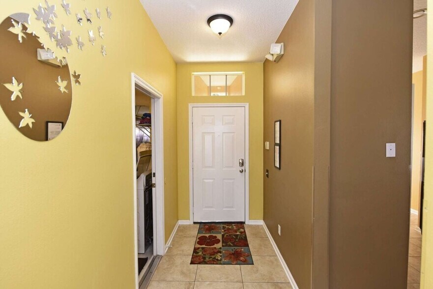Building Photo - 8160 Fan Palm Way