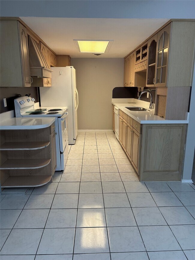 Building Photo - 12633 Memorial Dr