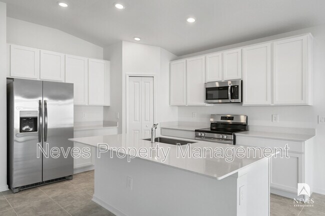 Building Photo - 4980 Worchester Dr