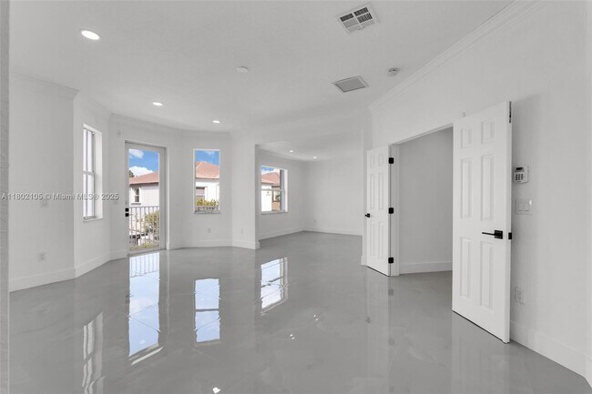 Building Photo - 15699 SW 54th Ct