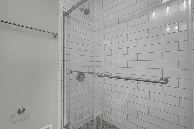 Building Photo - 2737-2737 Charing Rd