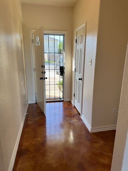 Entry way with 1/2 bath to the left as you enter - 16715 Jupiter Haven