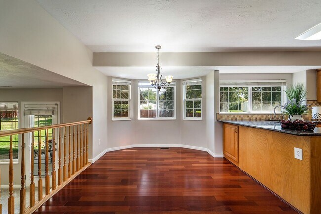 Building Photo - Beautiful Home in Midvale w/ attached 2 ca...