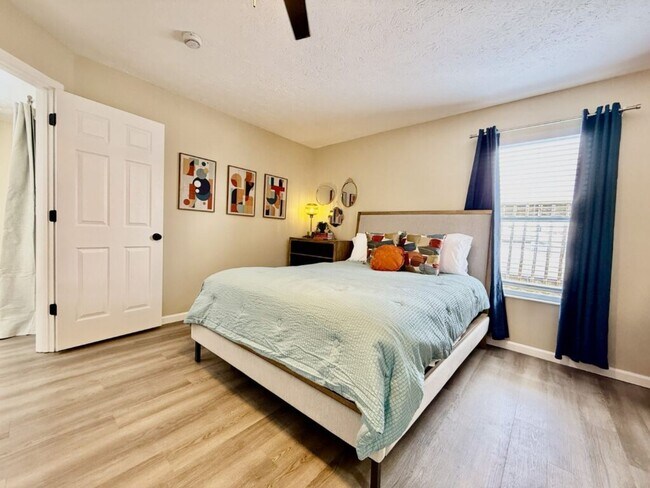 Building Photo - Freshly Renovated Home With Man Cave In Trenton OH