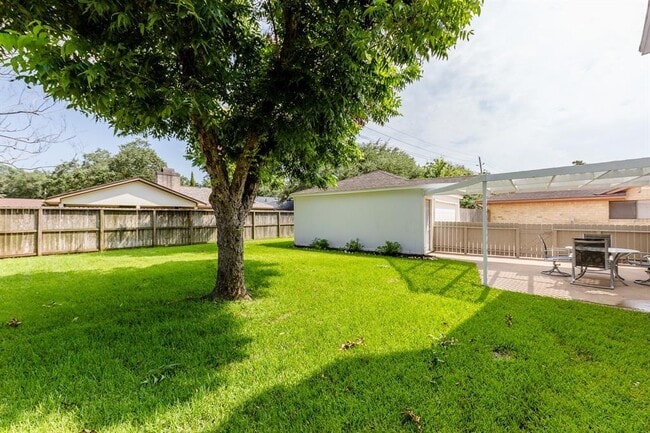 Building Photo - 2815 Field Line Dr