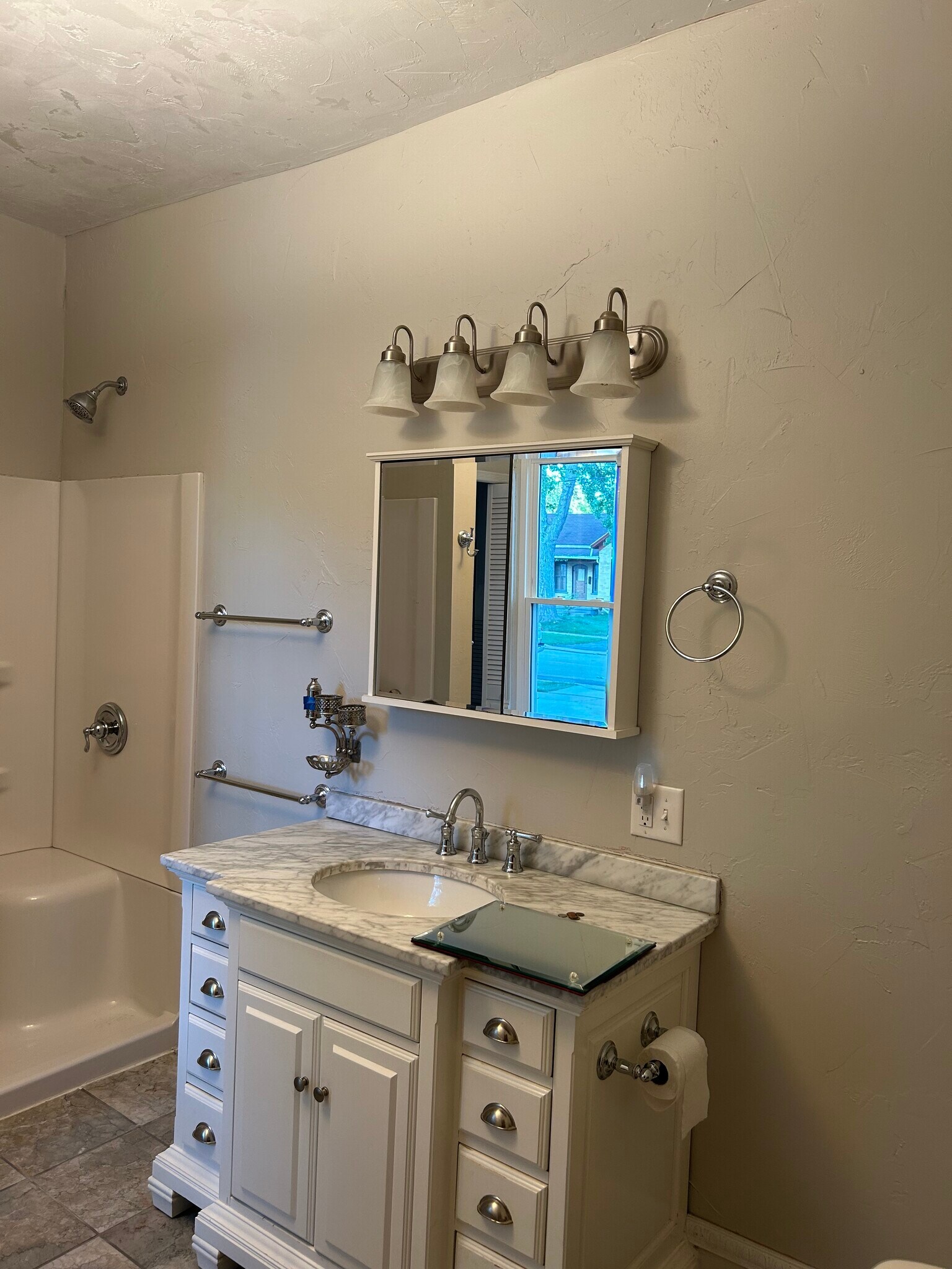 first floor full bath - 417 Nicolet Blvd