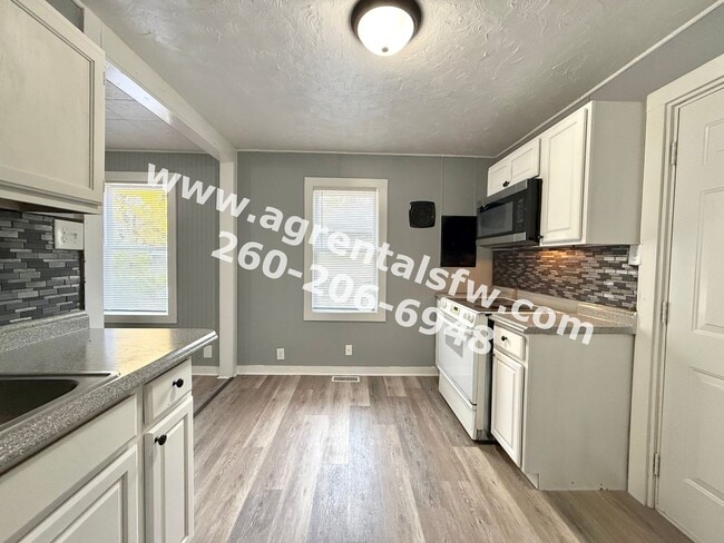 Building Photo - 1 Bedroom House