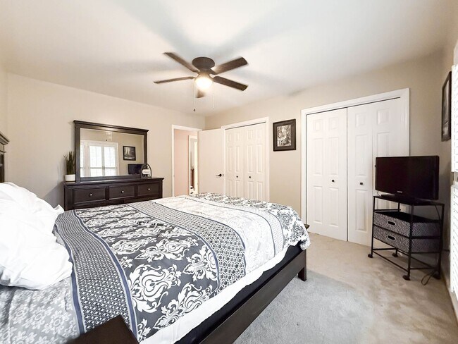 Building Photo - NO APPLICATION FEE FOR 72 HOURS! Spacious Fully-Furnished 5-Bedroom Home | Mid-Term Rental in Gre...