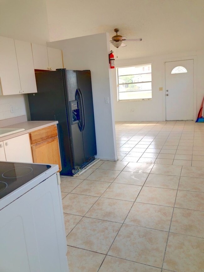 Building Photo - Water Front 3 bedroom duplex