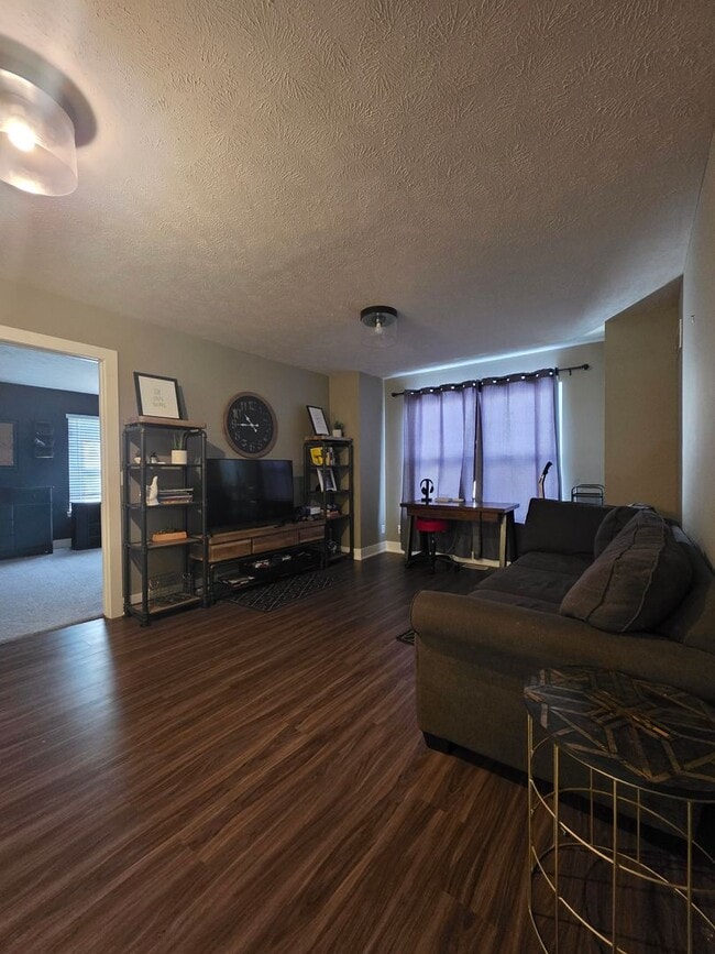 Building Photo - Executive Four Bedroom Rental w/ Office!