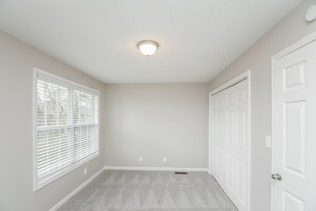 Building Photo - 409 W I Pky