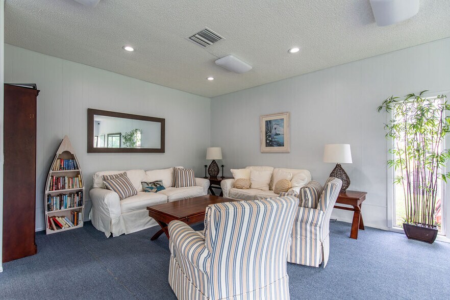 Building Photo - 1815 Robalo Dr