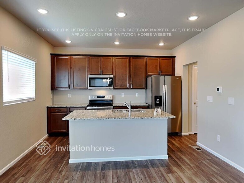 Building Photo - 11207 House Finch Ln