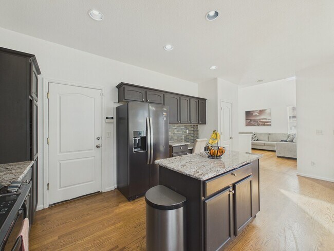 Building Photo - 2899 Woodbriar Dr