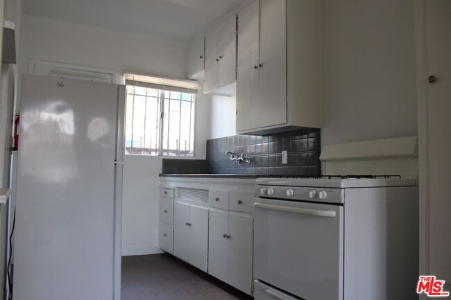 Building Photo - 6340 10th Ave