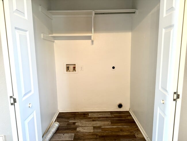 Building Photo - 2305 Cimmaron Dr