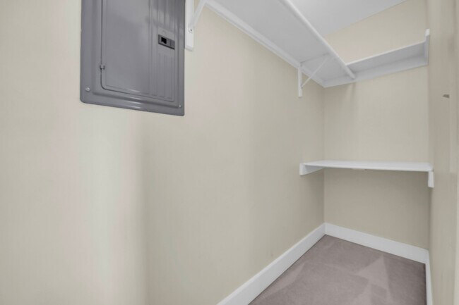 Building Photo - 258 S Water St